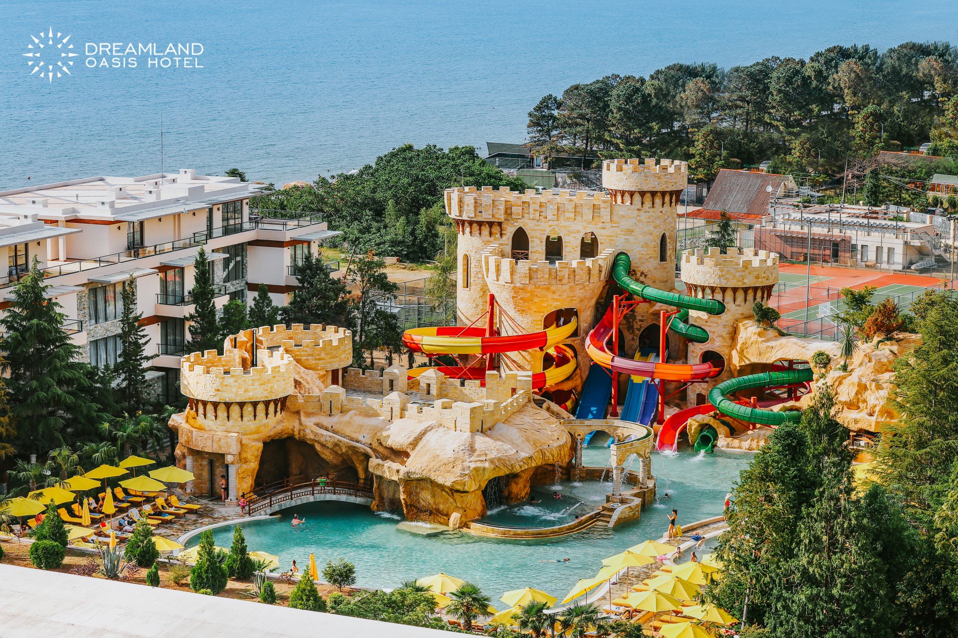 פארק המים ותשתיות הנופש של Dreamland Oasis
